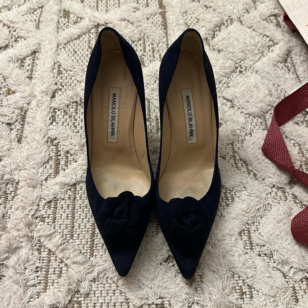 suede pumps